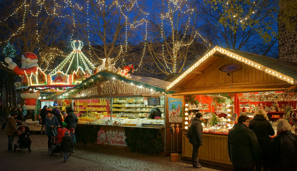 The Christmas market at Cologne - one of the cities along the Rhine © www.depositphotos.com/stefan.bernsmann