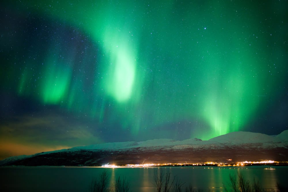 Northern Lights dancing over land and sea © www.depositphotos.com/spumador