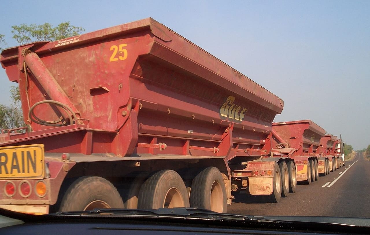 Passing an ore carrier from one of the mines © Christleewin - source: http://commons.wikimedia.org