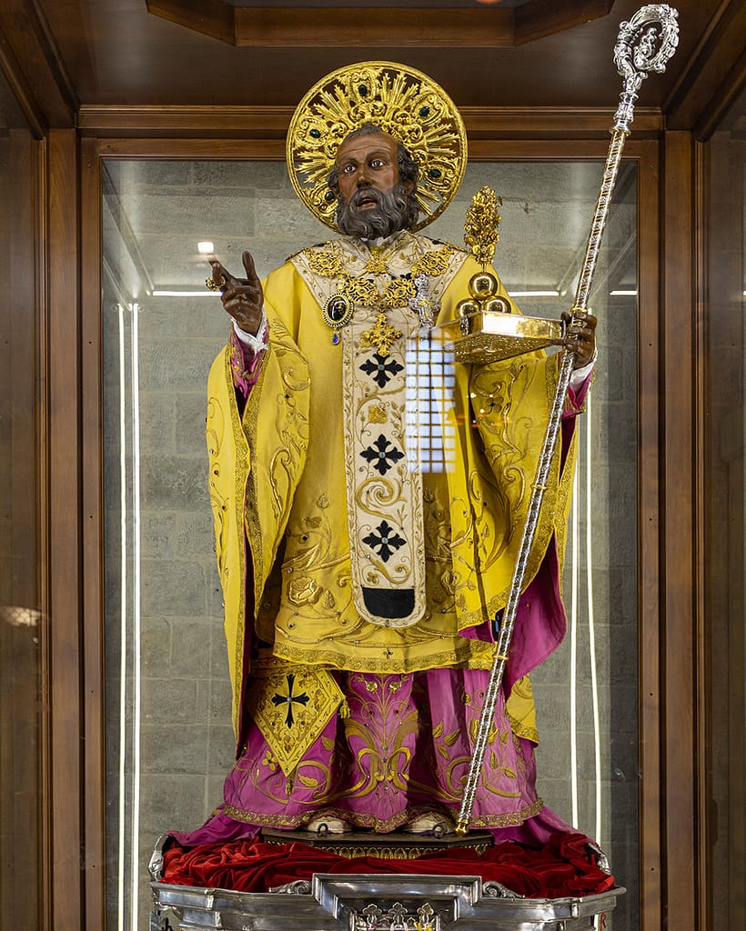 Finding Santa Saint Nicholas statue in Bari Italy